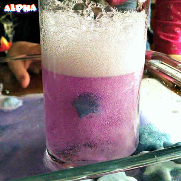  Alpha science classroom：Fizzy Color Changing Chemical Reaction