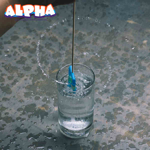  Alpha science classroom： DIY Straw Fountain